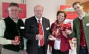 Landrat Steinmaßl (2.v.l.) mit regionalem Produzenten (l.) und Projektteam Eva Kretz, Florian Reitsammer